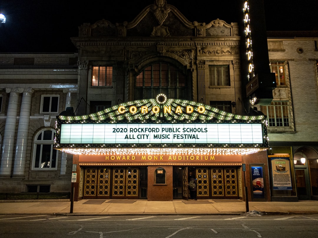 Сколько раз спускался Кэмерон к Титанику? Джеймс Кэмерон